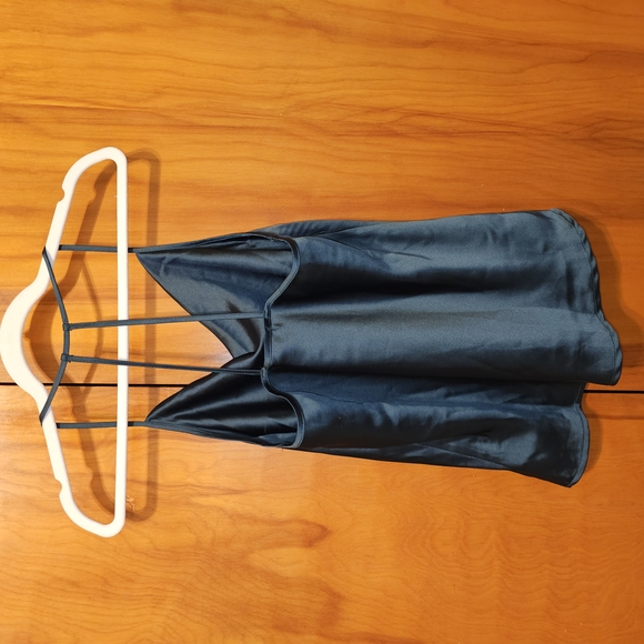 Sleek Black Camisole Top - Picture 2 of 3